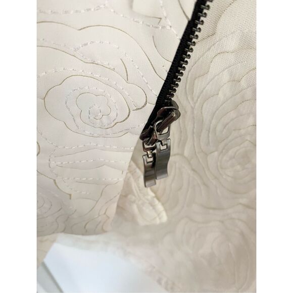 IC By Connie Off White Rose Intricate Pattern Full Zip 3/4 Sleeve High Low Tunic - Picture 3 of 7